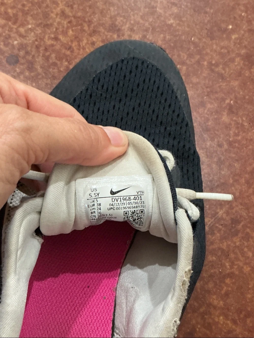 Nike Kids Black & Pink Mesh Sneaker